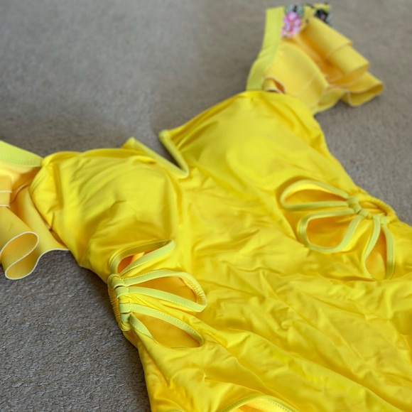 Trendy Yellow Floral Cutout Bathing Suit Set - Picture 6 of 11